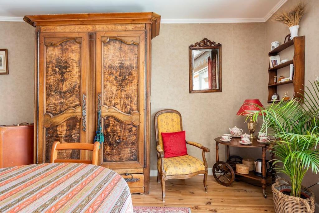 Six Chandelles M'Etaient Comptees Puimoisson Bagian luar foto